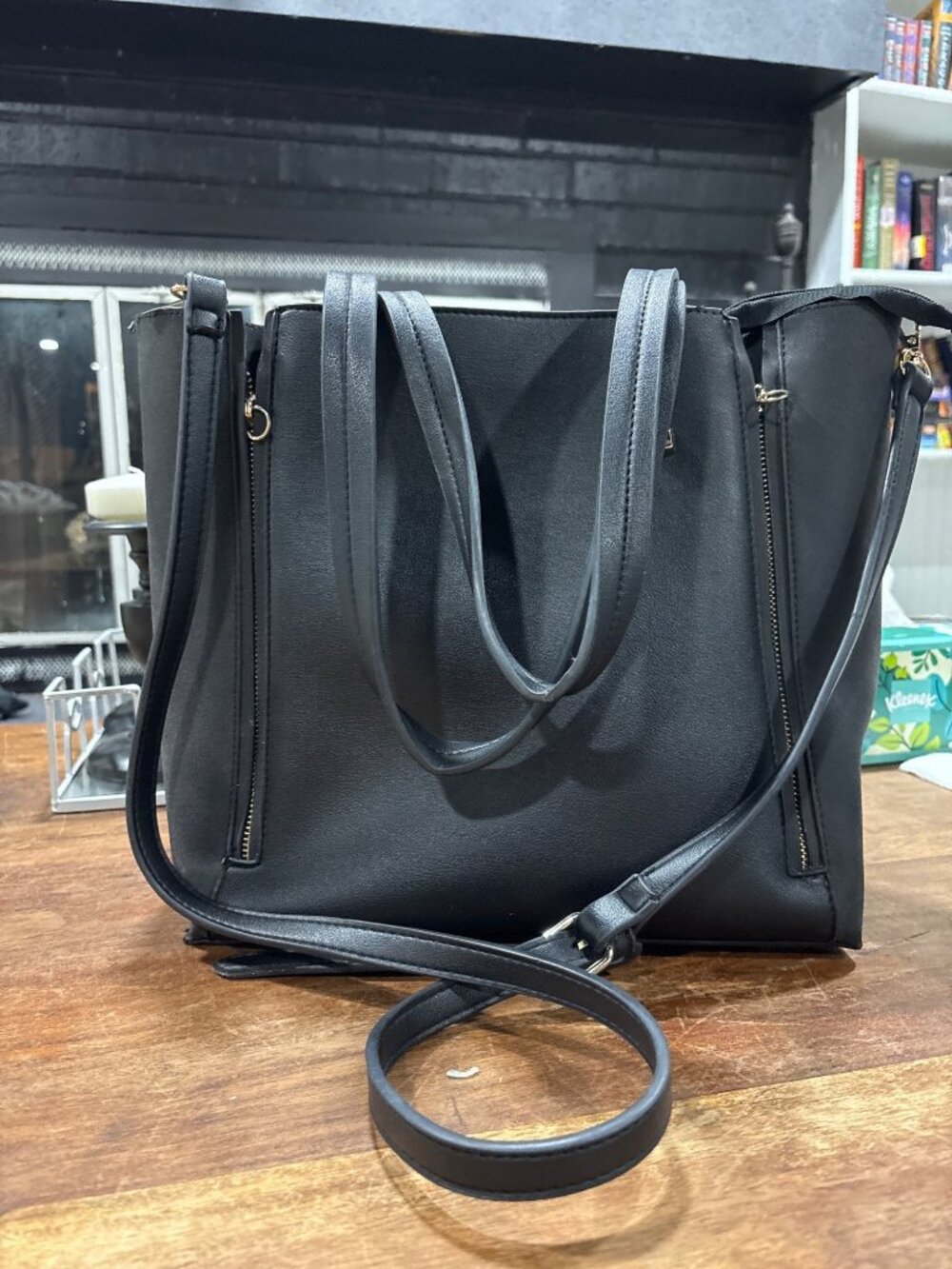 Melie Bianco Black Faux Leather Tote Bag With Gold Zippers & Shoulder Strap READ - Picture 4 of 9